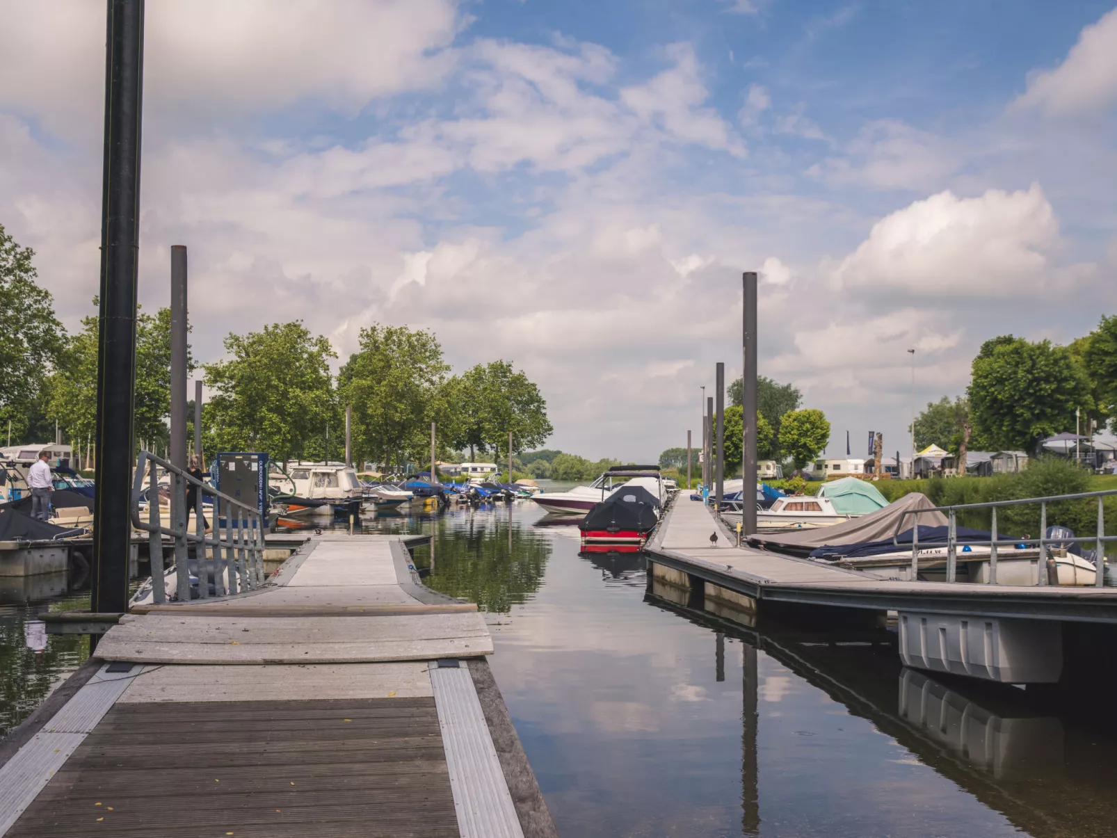 Tiny River House-Buiten