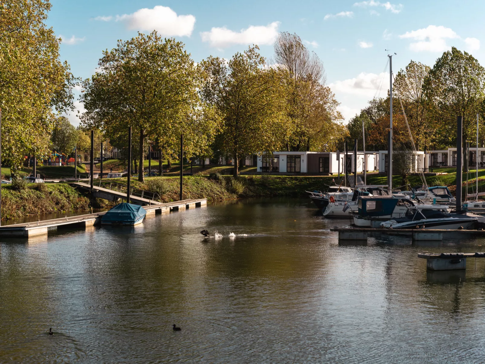 Tiny River House-Buiten