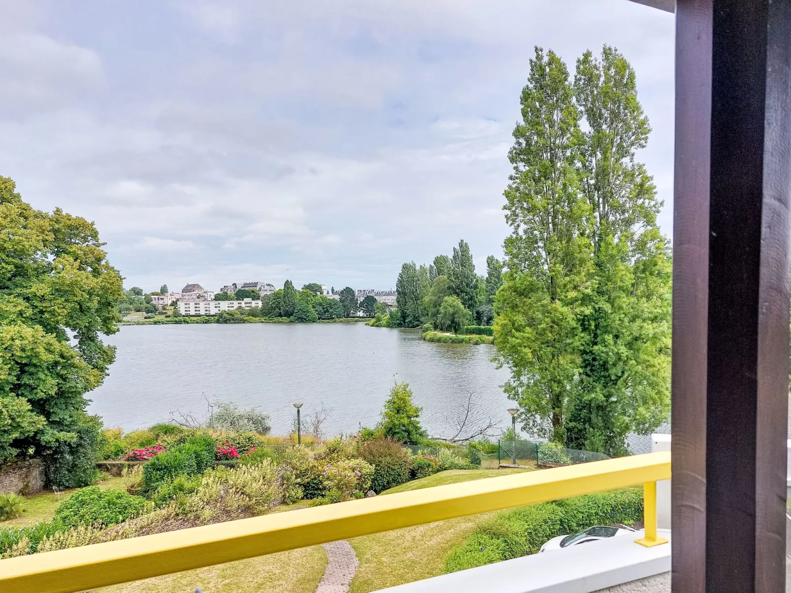 Calme et Vue sur l'Etang au Duc-Buiten