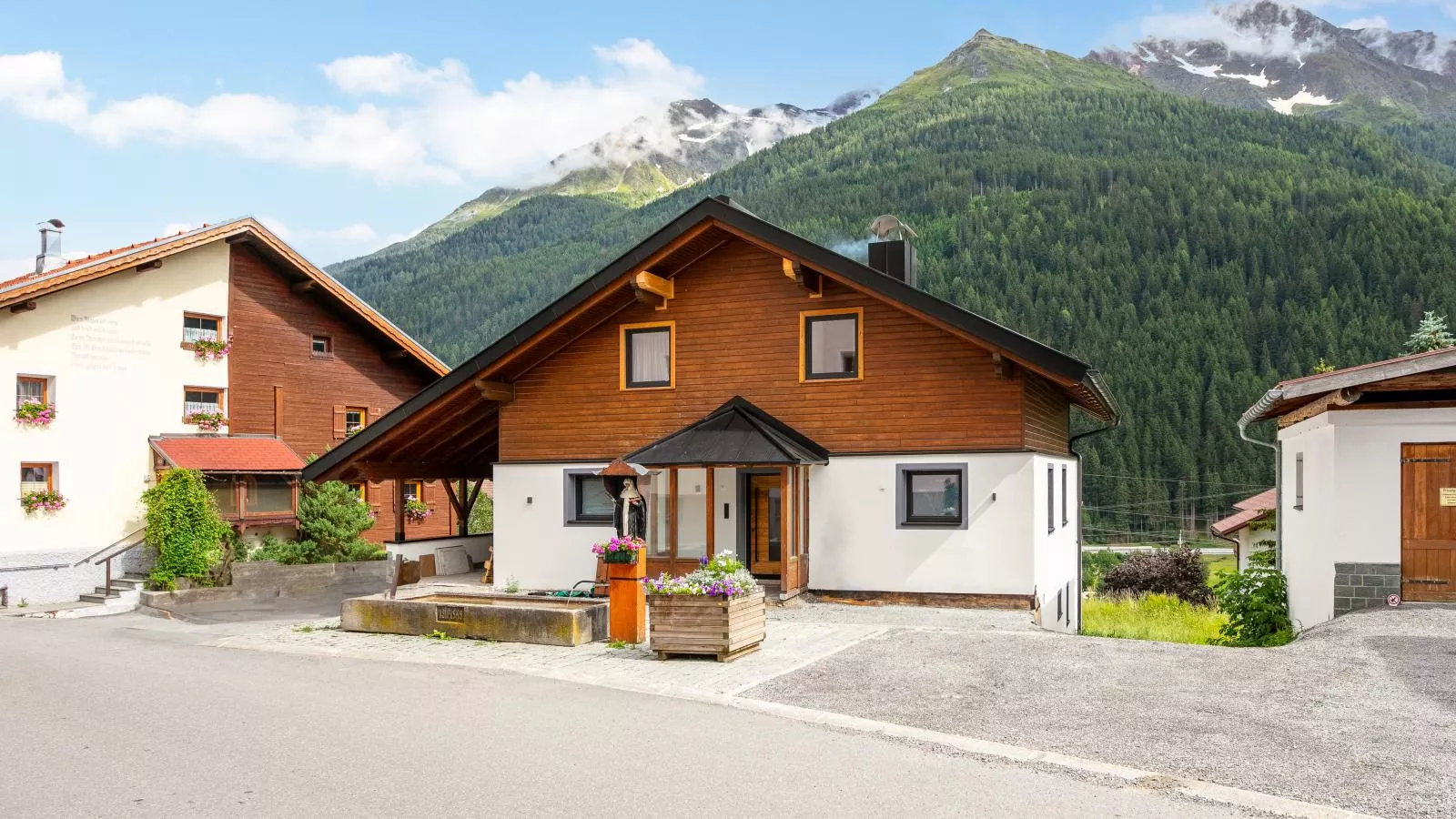 Alpenlodge Pettneu Lodge 2-Buitenkant zomer