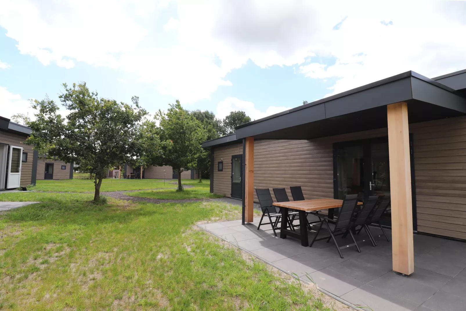 De Markestee chalet 2-Buitenkant zomer