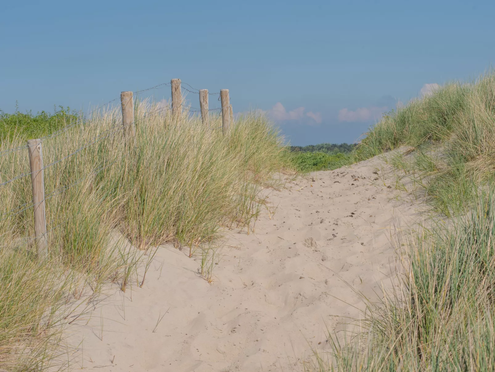 Douceur de vivre nearby beach-Buiten