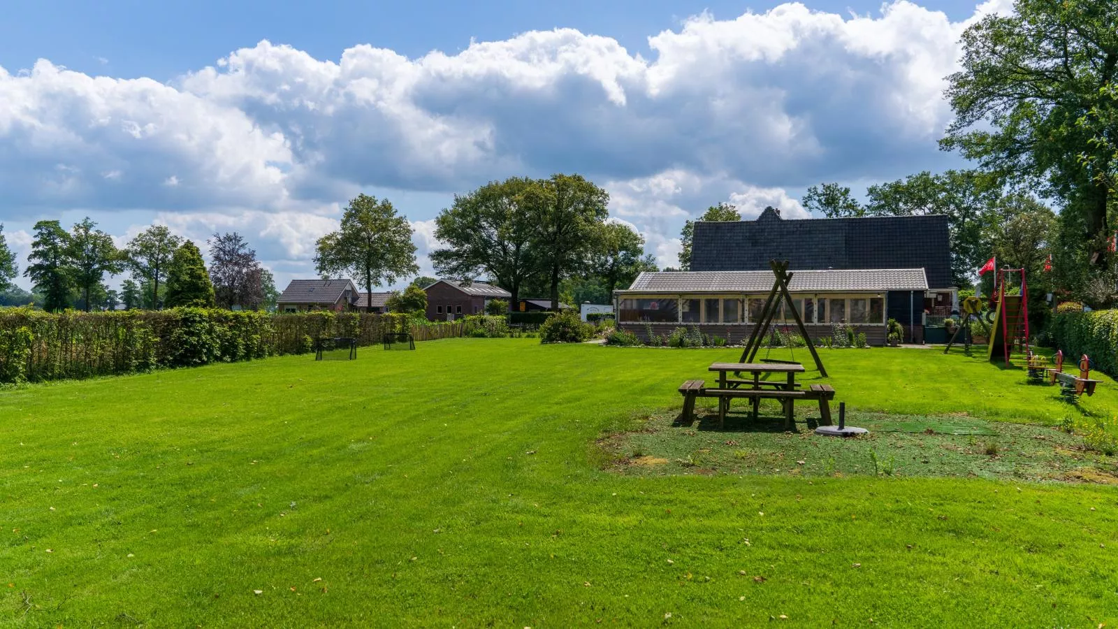 Regge en Weidezicht-Tuinen zomer