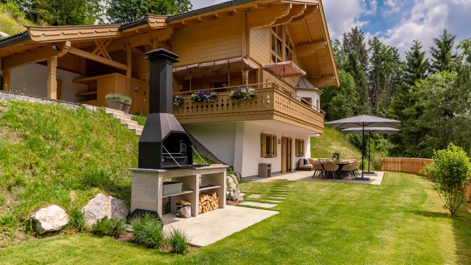 Chalet Huski Viehhofen-Buitenkant zomer