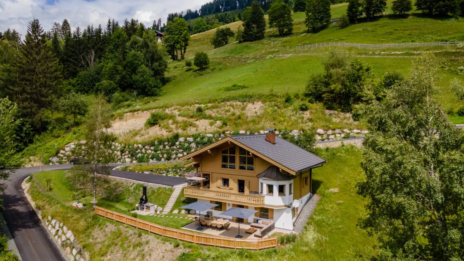 Chalet Huski Viehhofen-Buitenkant zomer