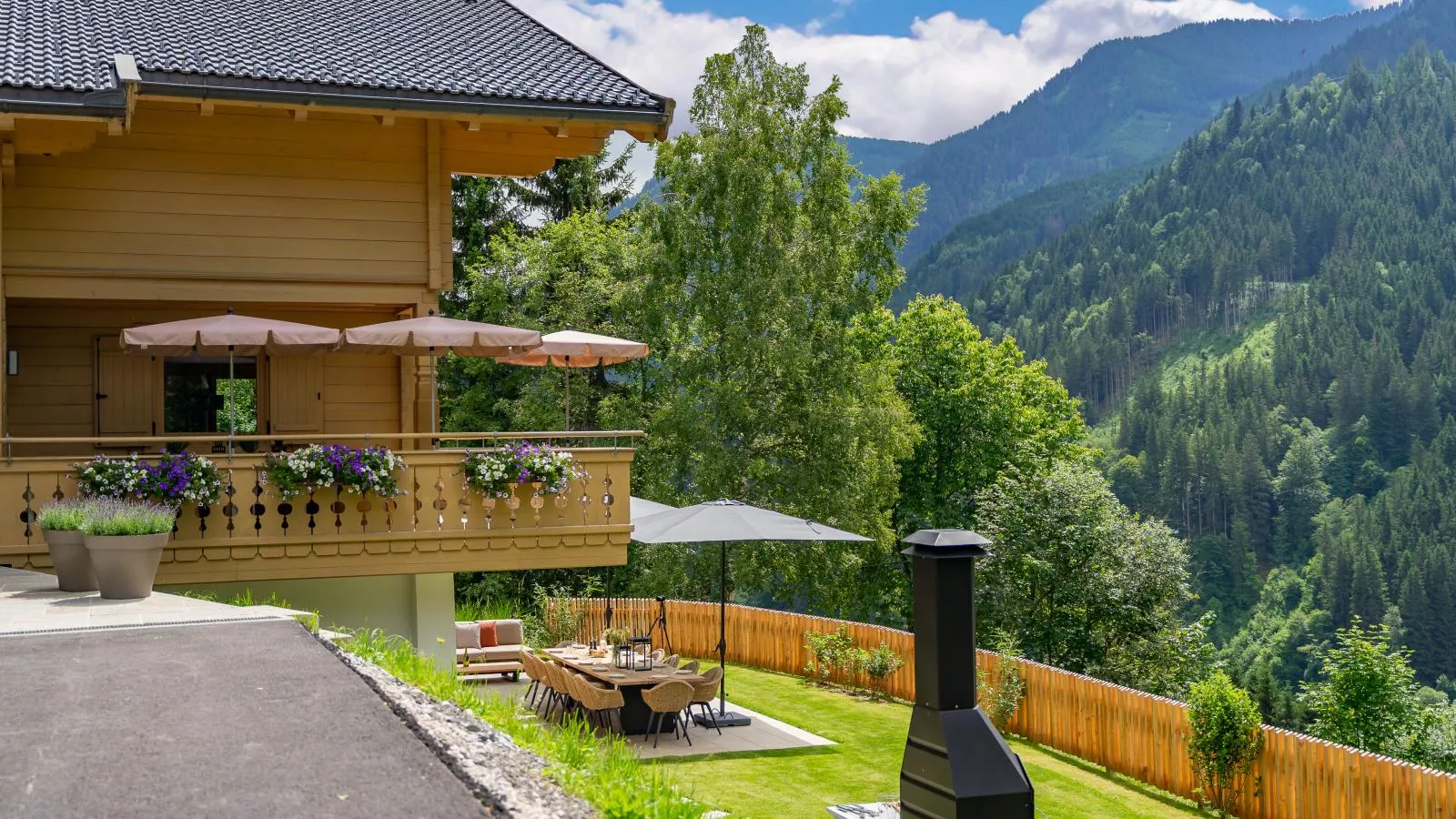 Chalet Huski Viehhofen-Tuinen zomer