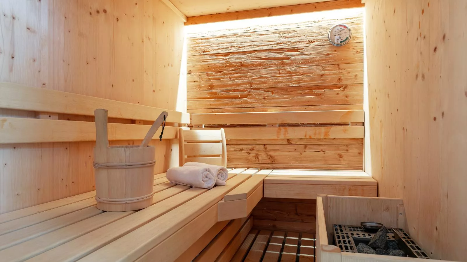 Apart33 Top 1-31 Split-level-Sauna