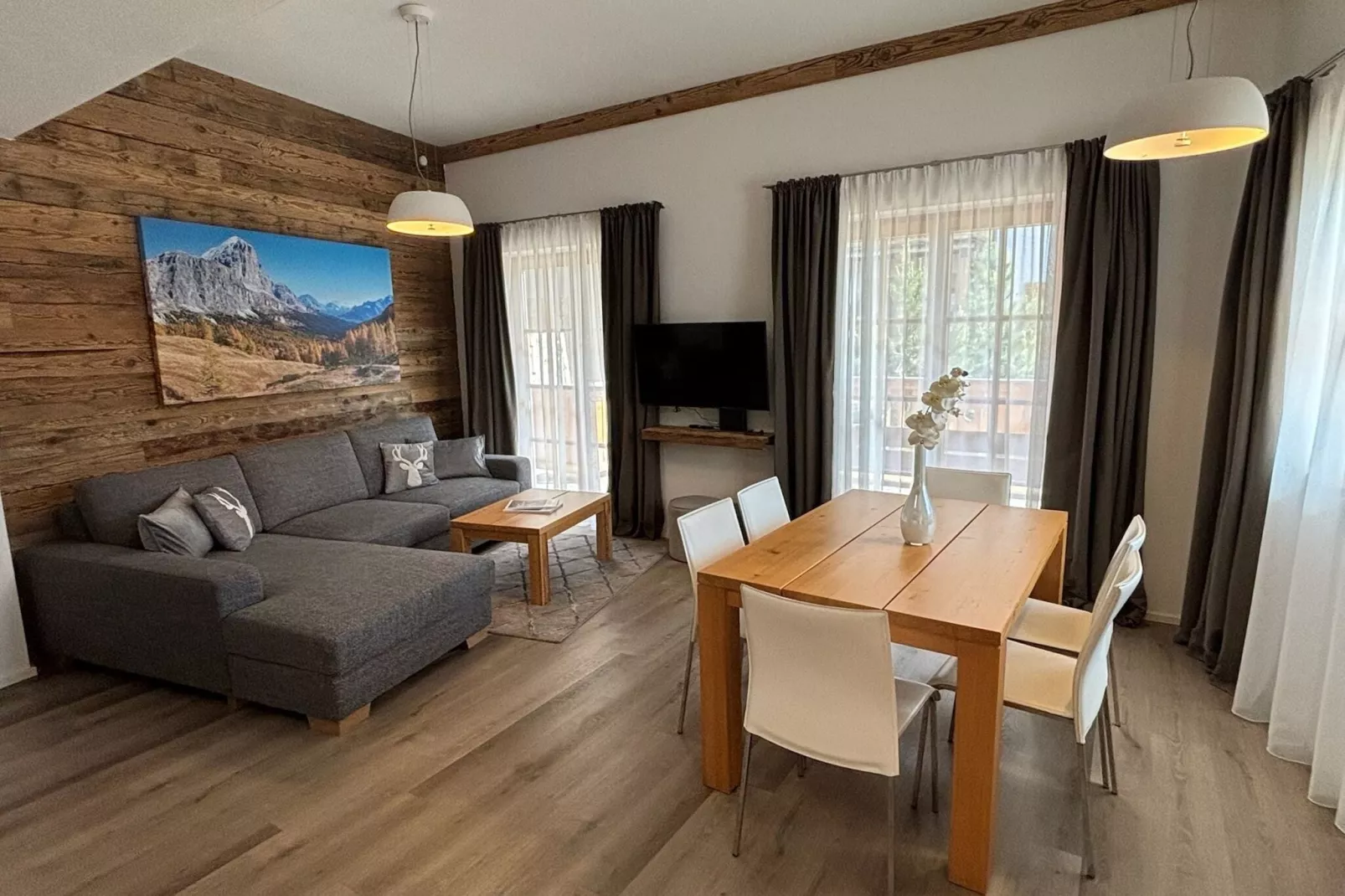 Ski in/ Ski out Traum Ferienwohnung im Skigebiet Kitzski Pass Thurn-Woonkamer