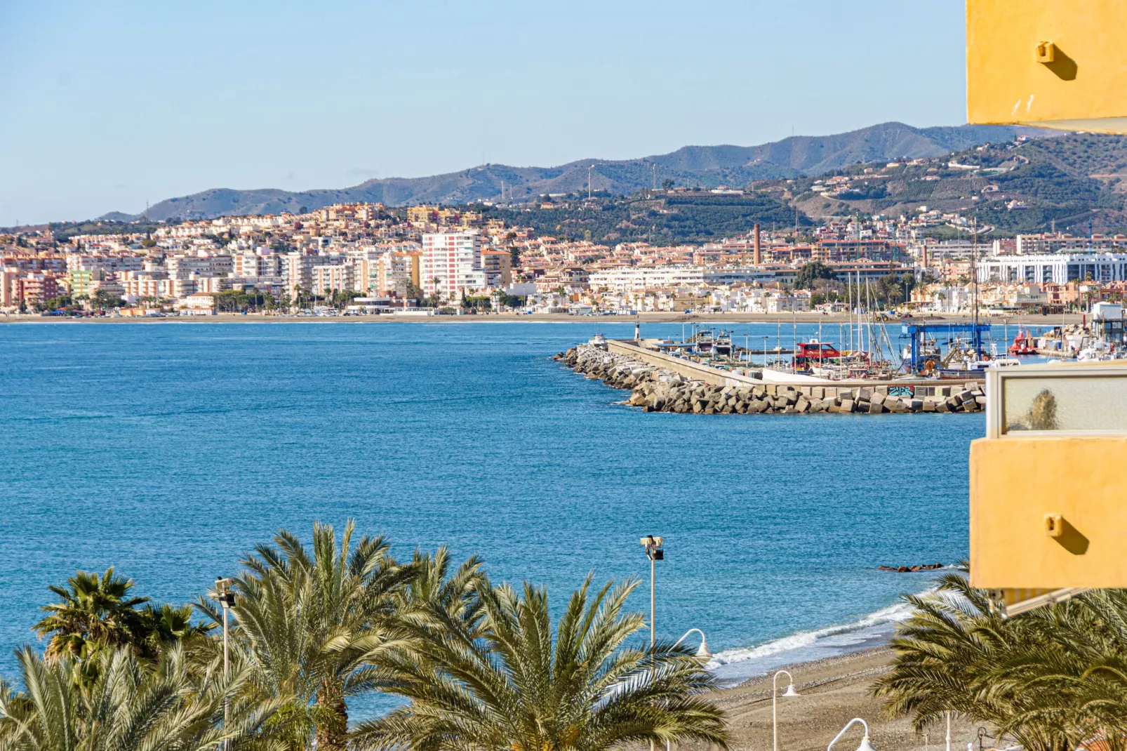 Algarrobo Costa-Buitenkant zomer