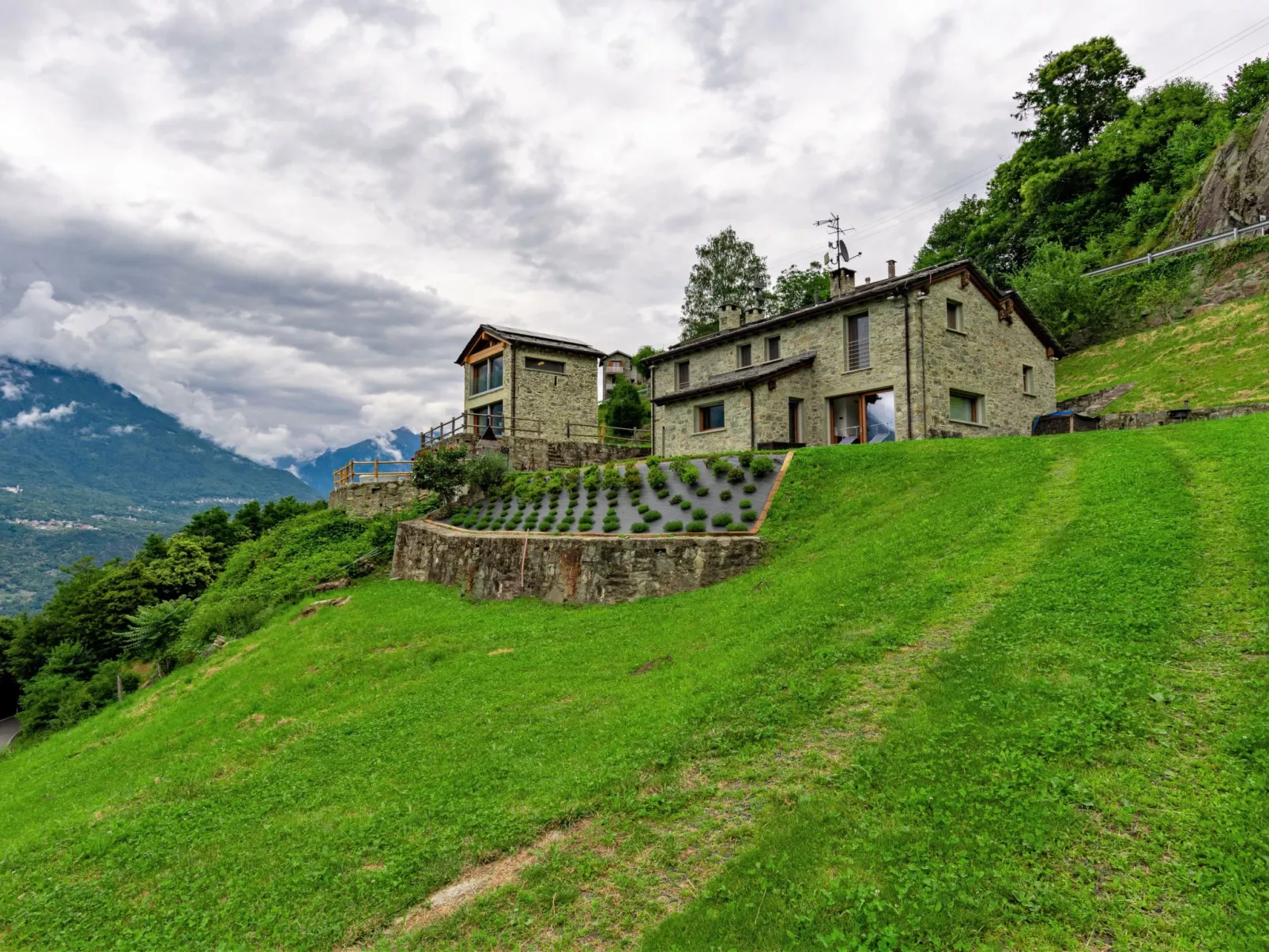 Arzo Mountain Chalet-Buiten