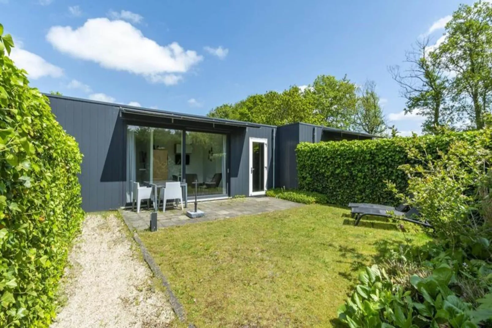 Strandhuis Uitwaayer-Tuinen zomer