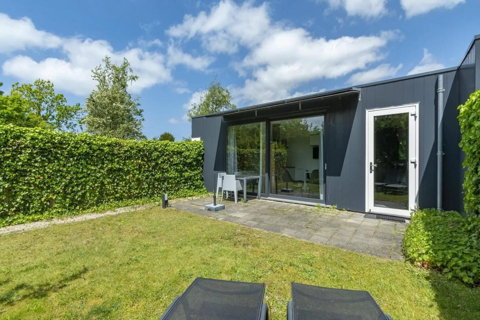 Strandhuis Uitwaayer-Tuinen zomer