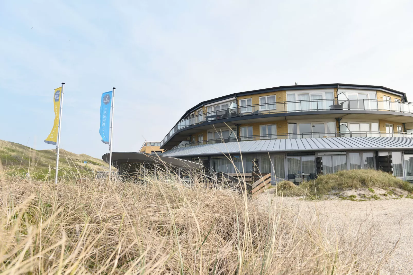 Duynsuites aan zee-Buitenkant zomer