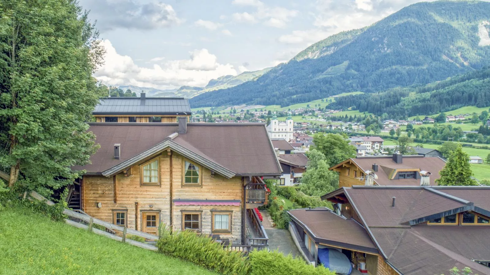 In Skiliftnähe-Uitzicht zomer