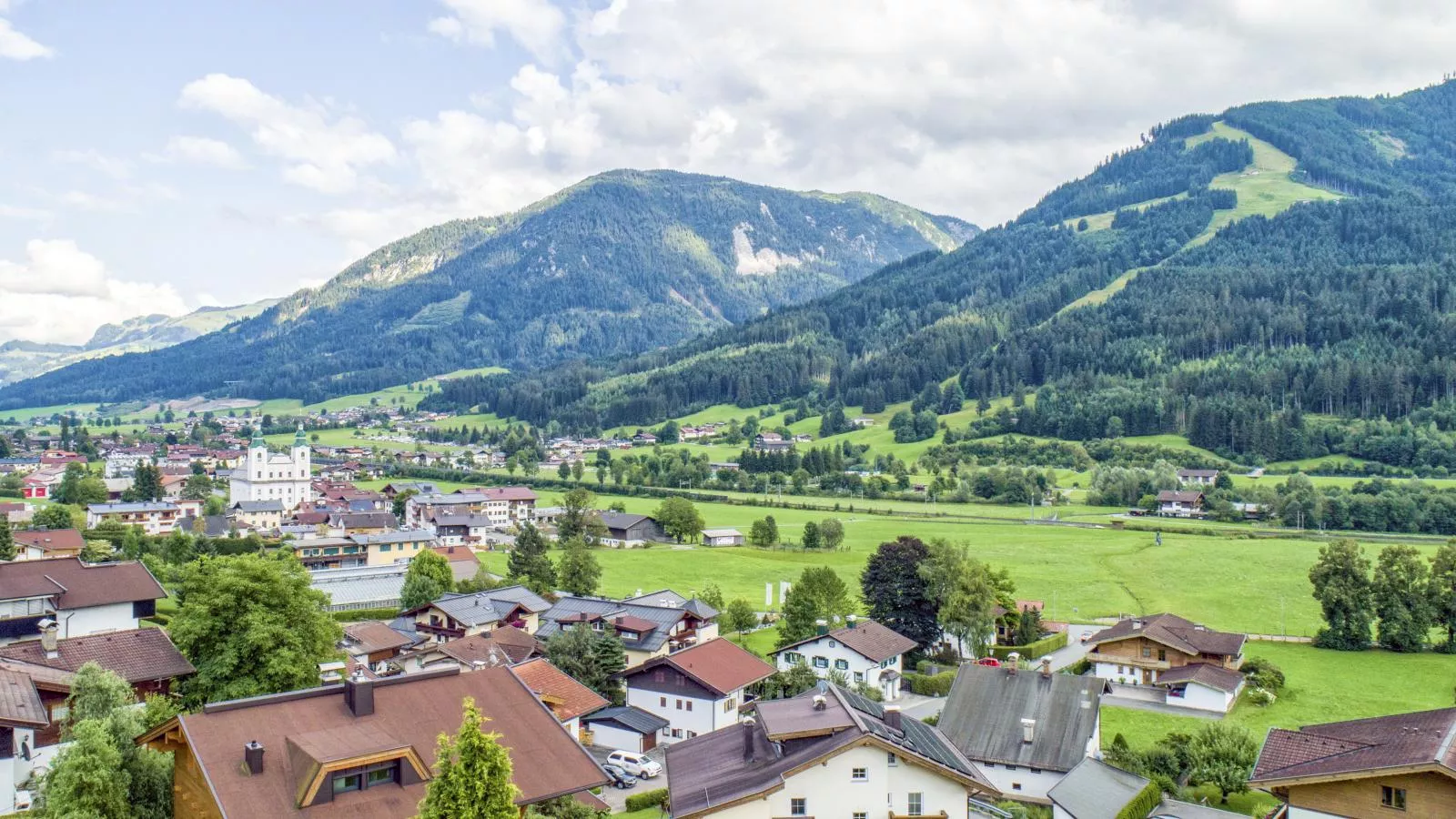 In Skiliftnähe-Uitzicht zomer