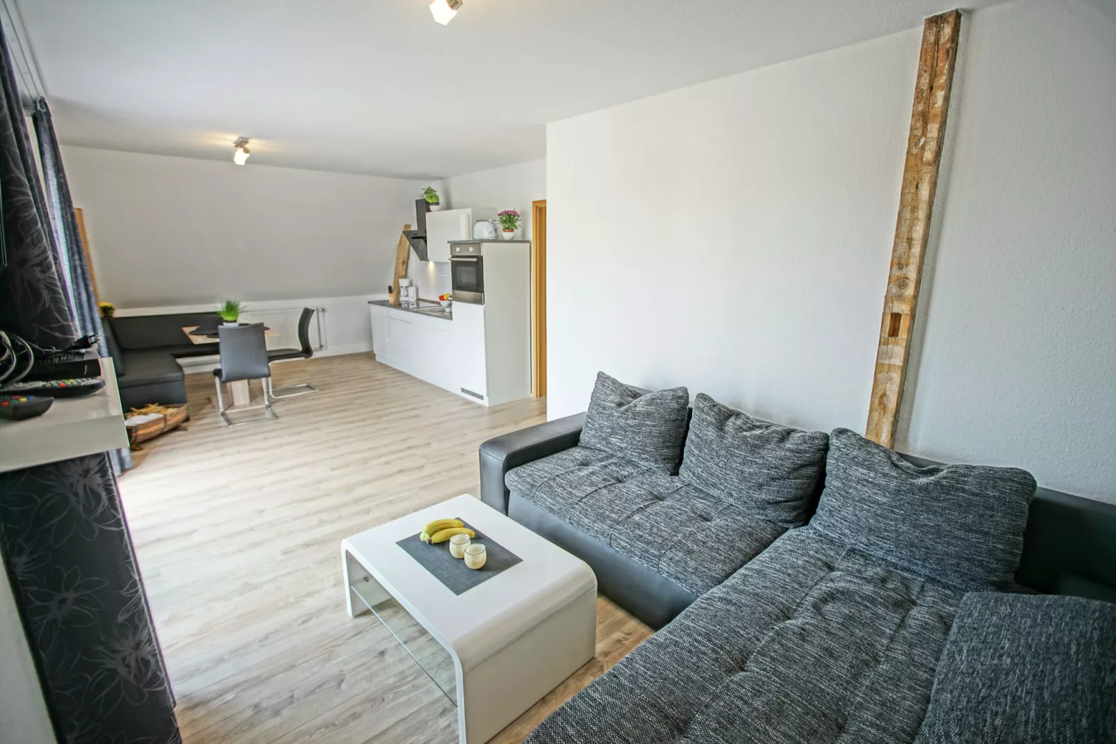 Ferienwohnung mit großer Dachterrasse-Woonkamer