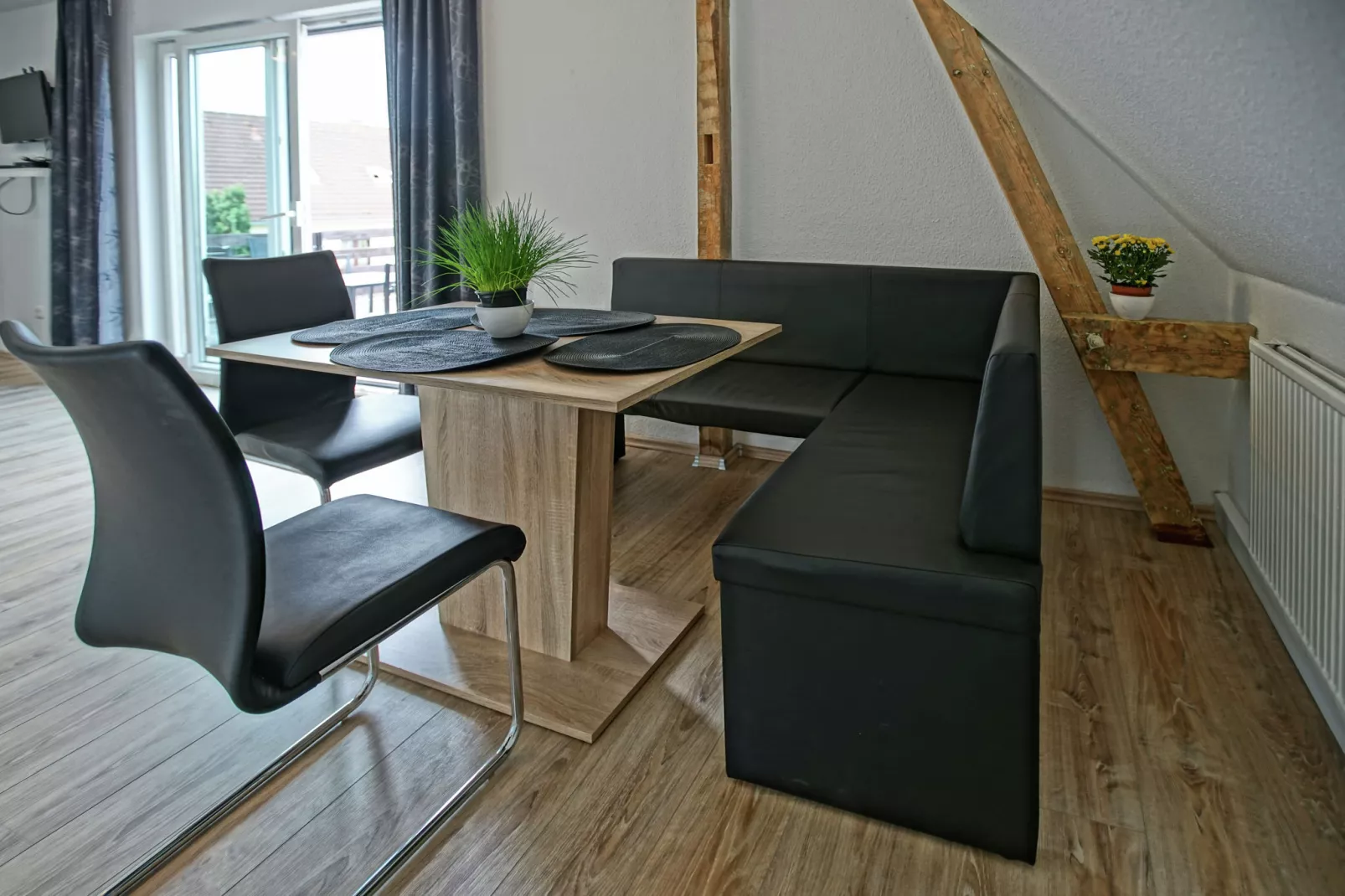 Ferienwohnung mit großer Dachterrasse-Eetkamer