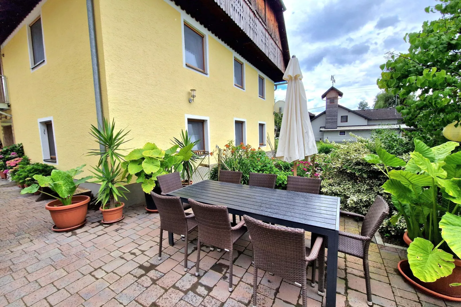 Bettinas Ferienwohnung UG-Terrasbalkon