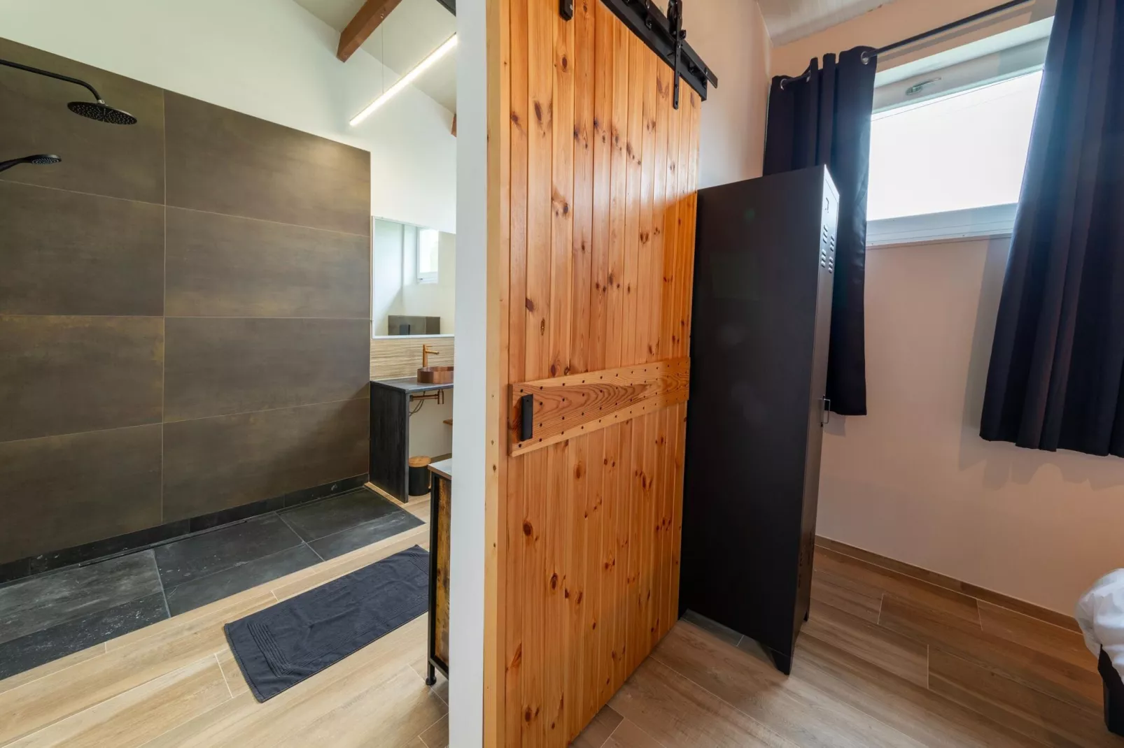 Gite à la ferme avec Piscine intérrieur  sauna et bains à remous-Badkamer