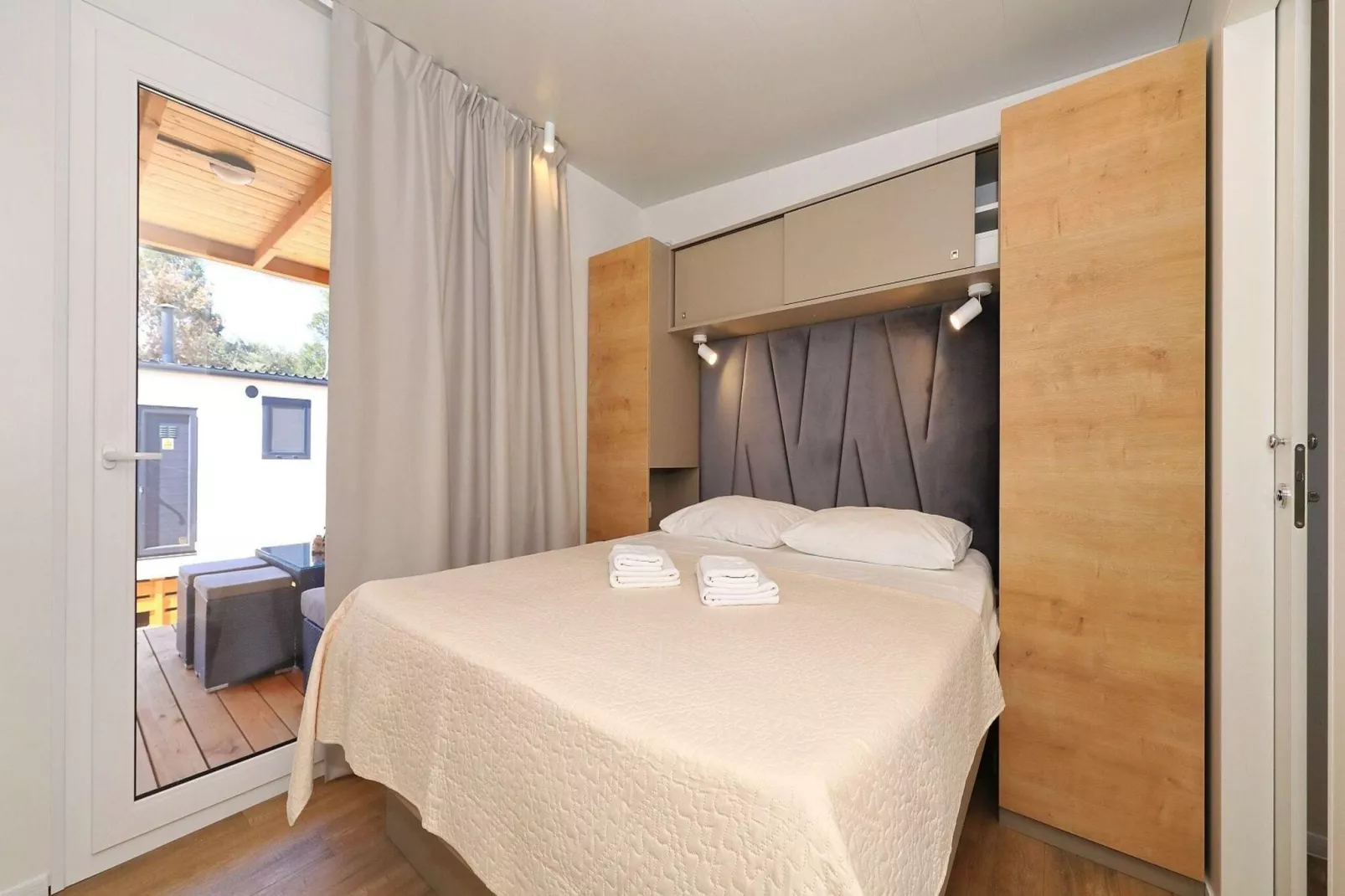 Mobile Homes Soline Biograd-Dalmatia Glamping Family Deluxe-Slaapkamer