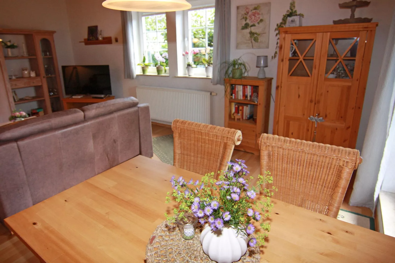 Ferienhaus mit Garten und Terrasse vor Rostock/Warnemünde-Eetkamer