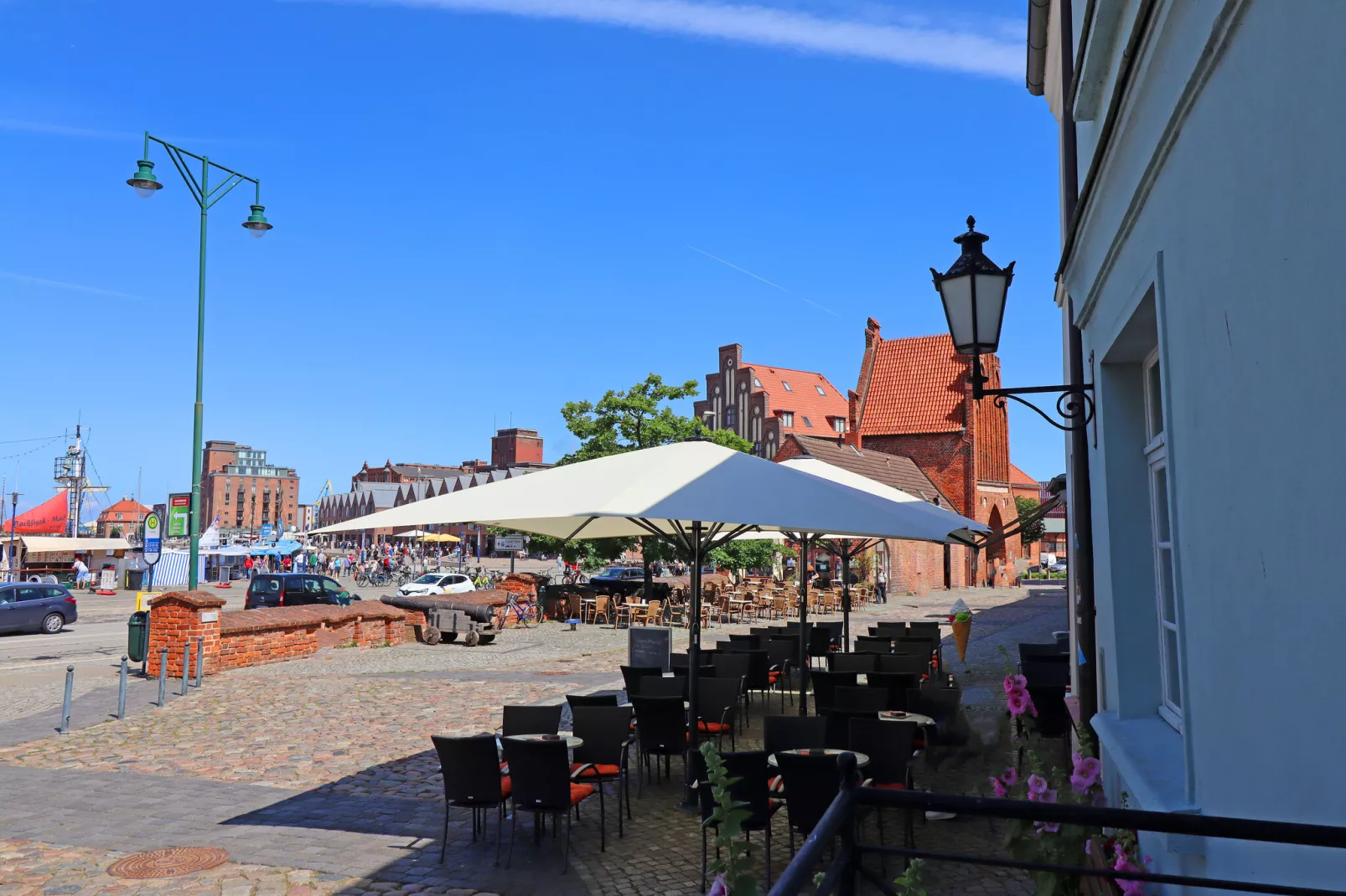 Backbord Hansestadt Wismar mit Terrasse-Gebieden zomer 1km