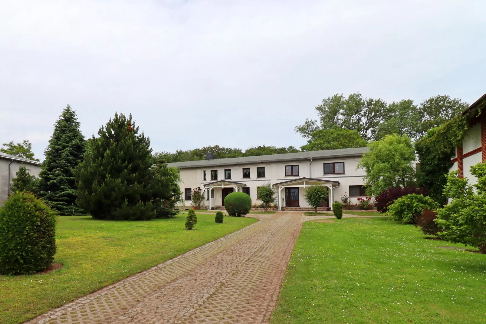 Altes Bauernhaus / Gartenblick