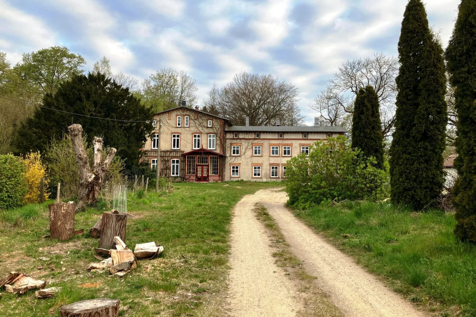 Wohnen im Gutshaus-Buitenkant zomer