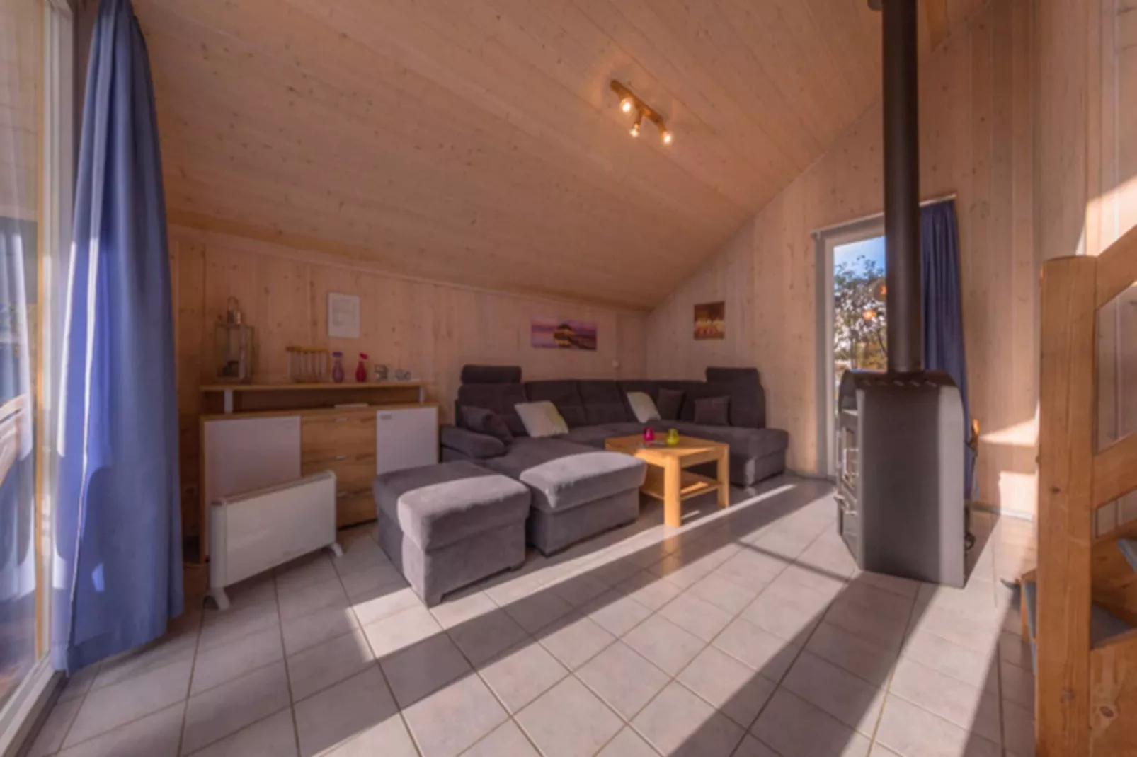 FH Wildgans Comfort mit Sauna & Kaminofen 81 qm-Woonkamer