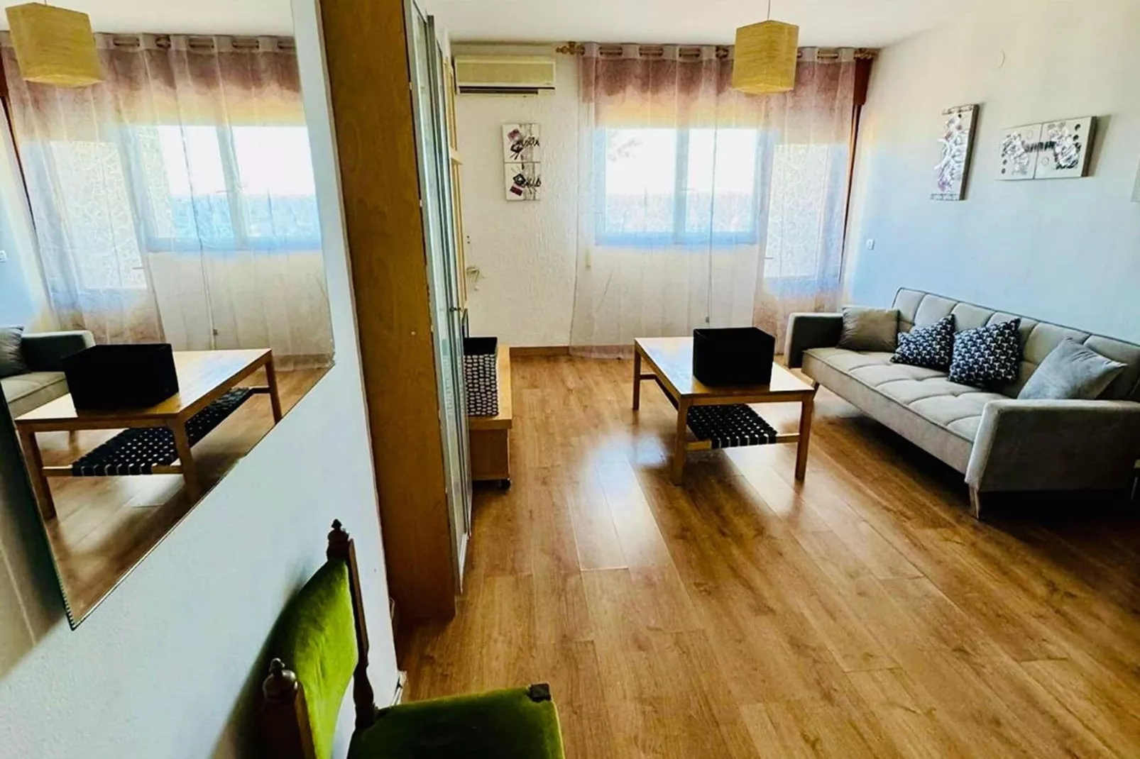 Apartamento Reina Sofía Primera linea de playa-Woonkamer