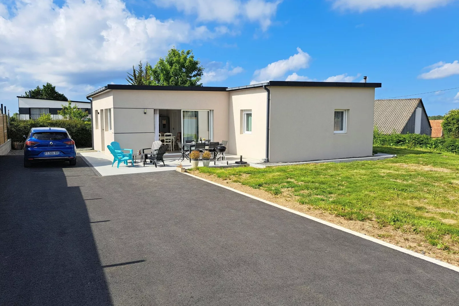 Ebenerdiges Ferienhaus Cleder-Buitenkant zomer