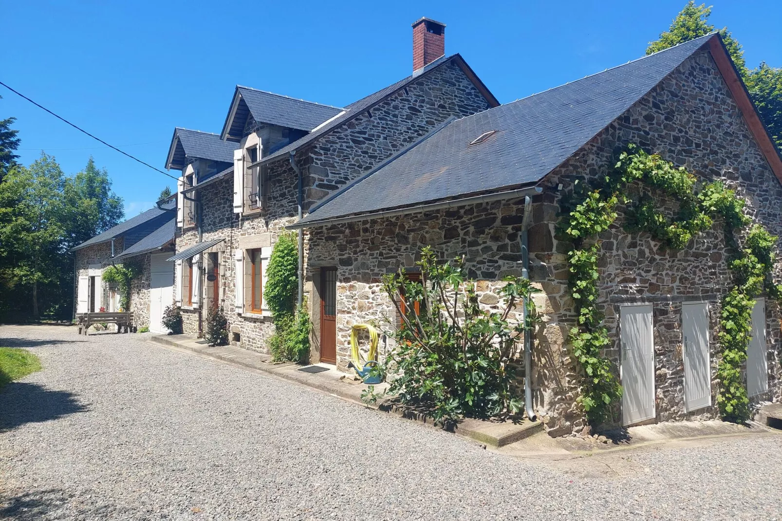 Maison de vacances Sussac-Buitenkant zomer