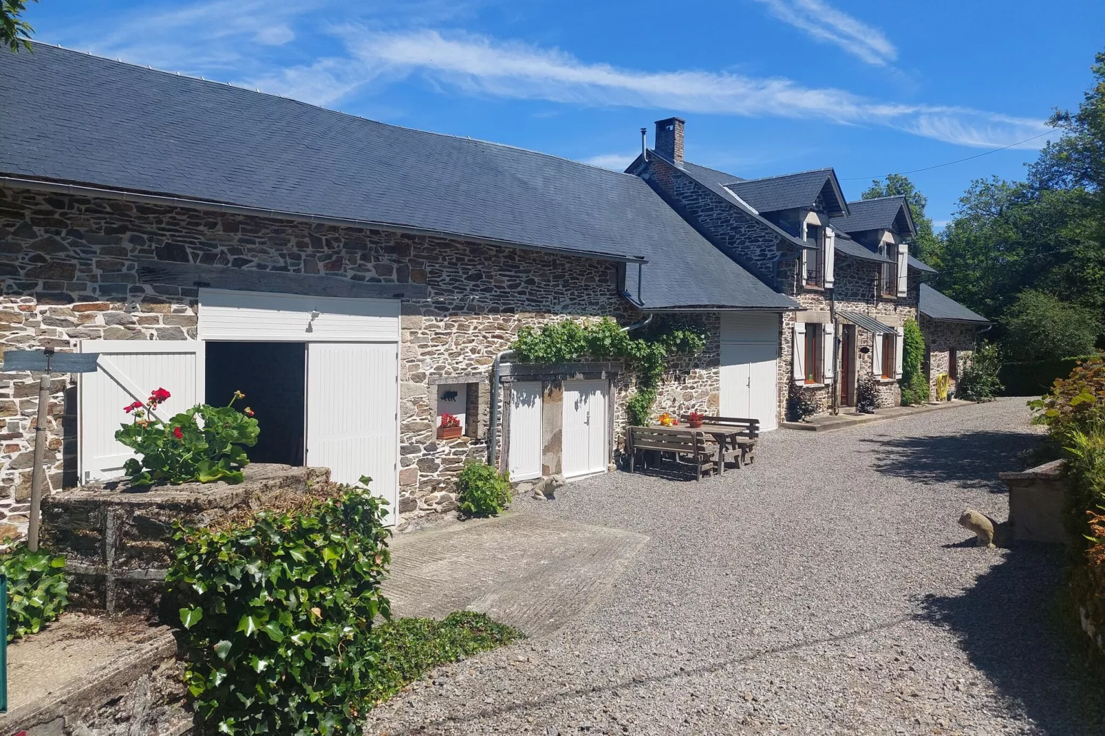 Maison de vacances Sussac-Buitenkant zomer