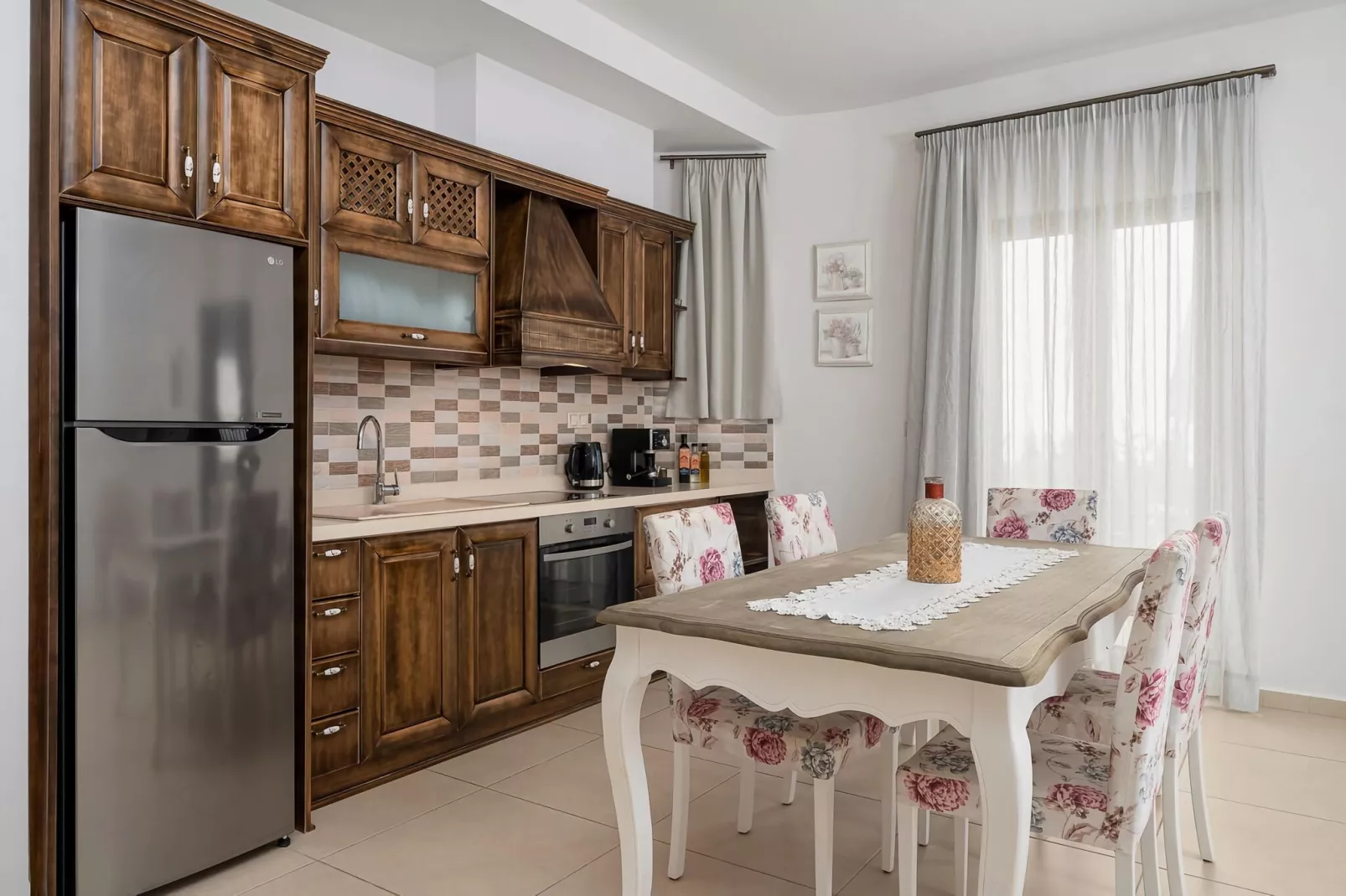 Orelia Cretan Apartment II-Eetkamer