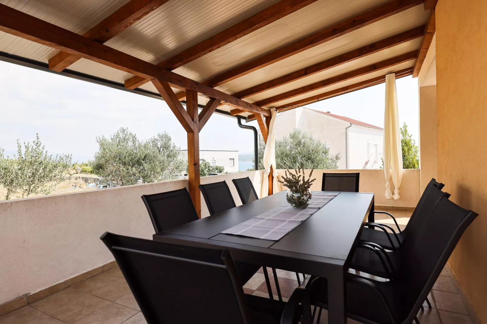 Holiday home Nekic-Terrasbalkon