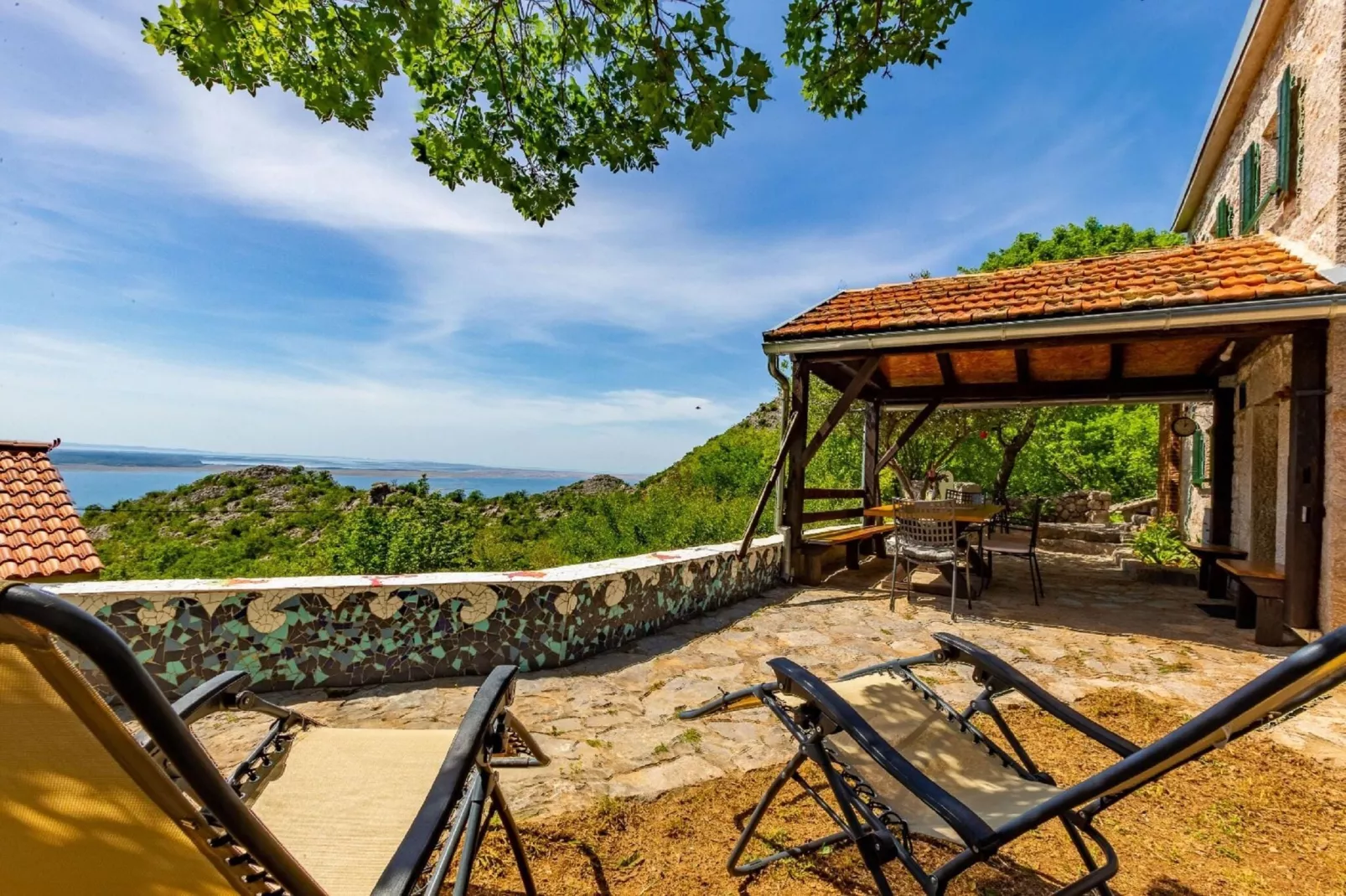 Stone house Dobroselo-Terrasbalkon