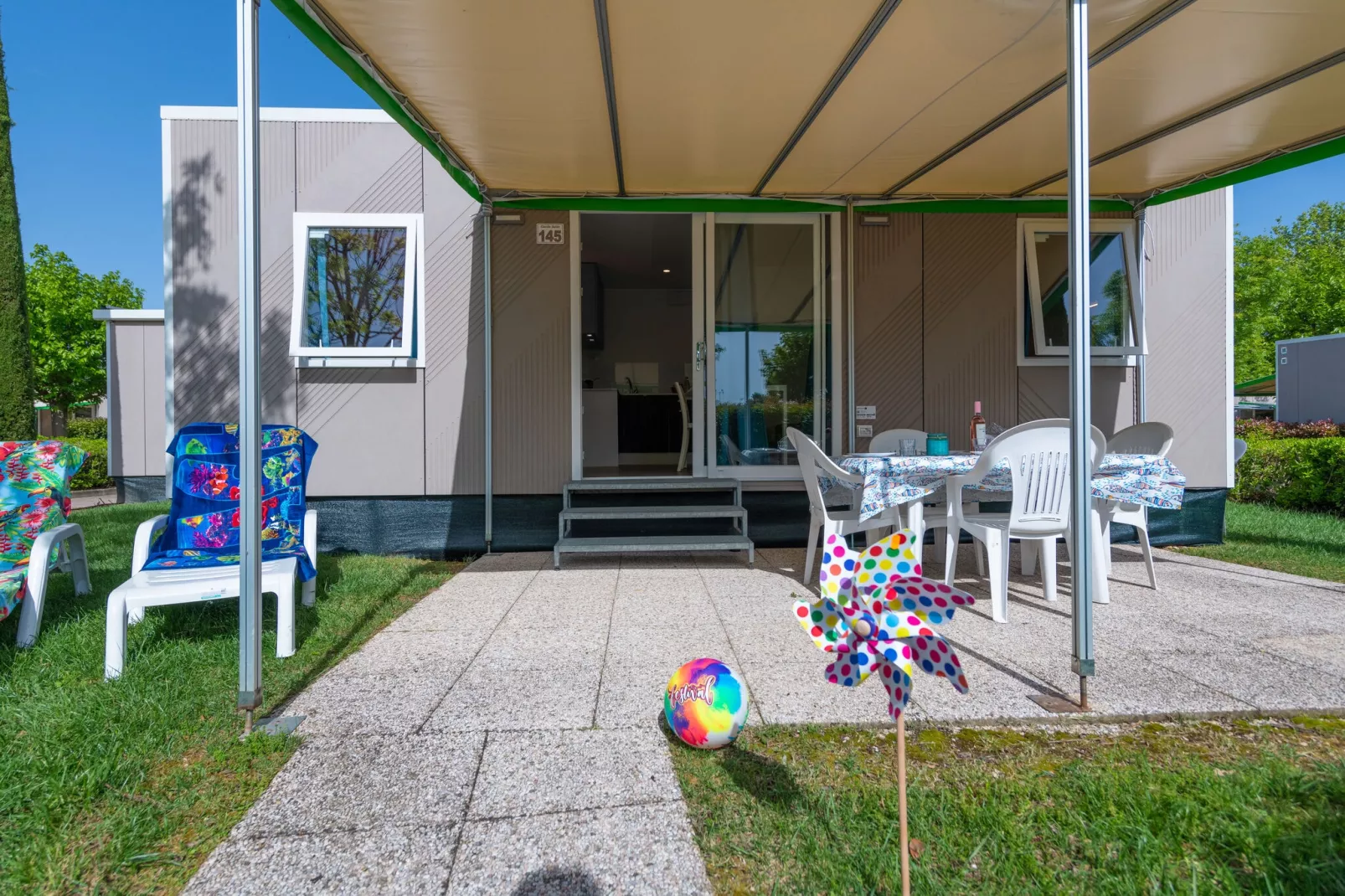 Mobile Homes San Francesco Desenzano-Garda Suite Trendy-Buitenkant zomer