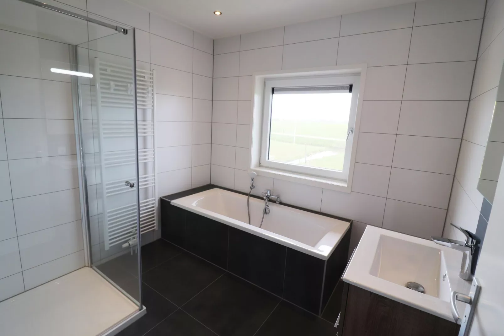 Friese Villa 2 in Leons-Badkamer