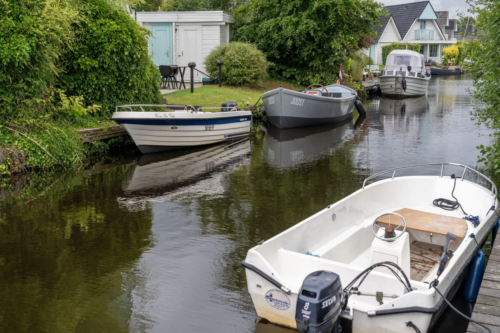 Casa Azul Finse stijl vakantiewoning 6pax aan het Zuidlaardermeer-Uitzicht zomer