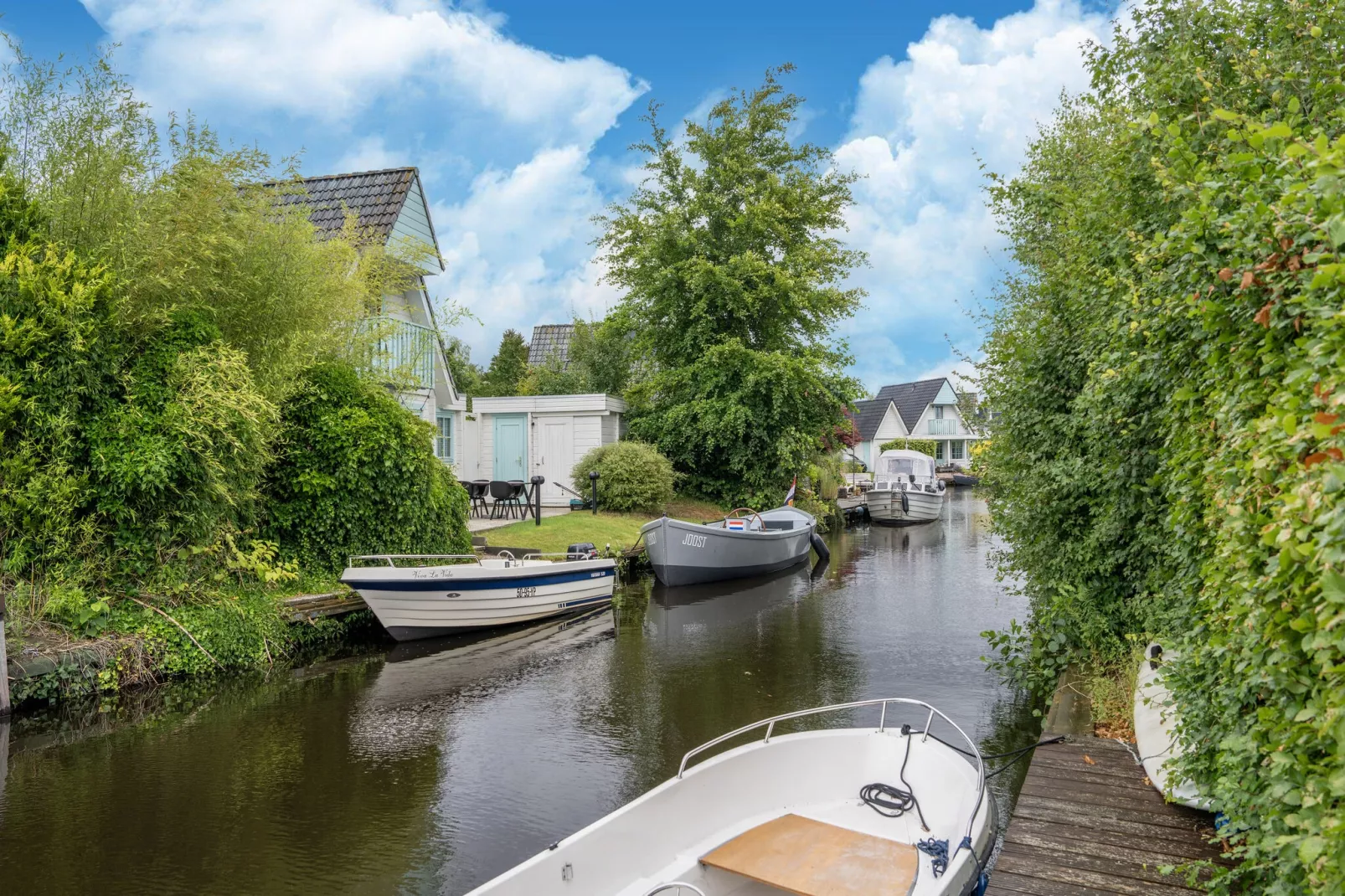 Casa Azul Finse stijl vakantiewoning 6pax aan het Zuidlaardermeer-Uitzicht zomer