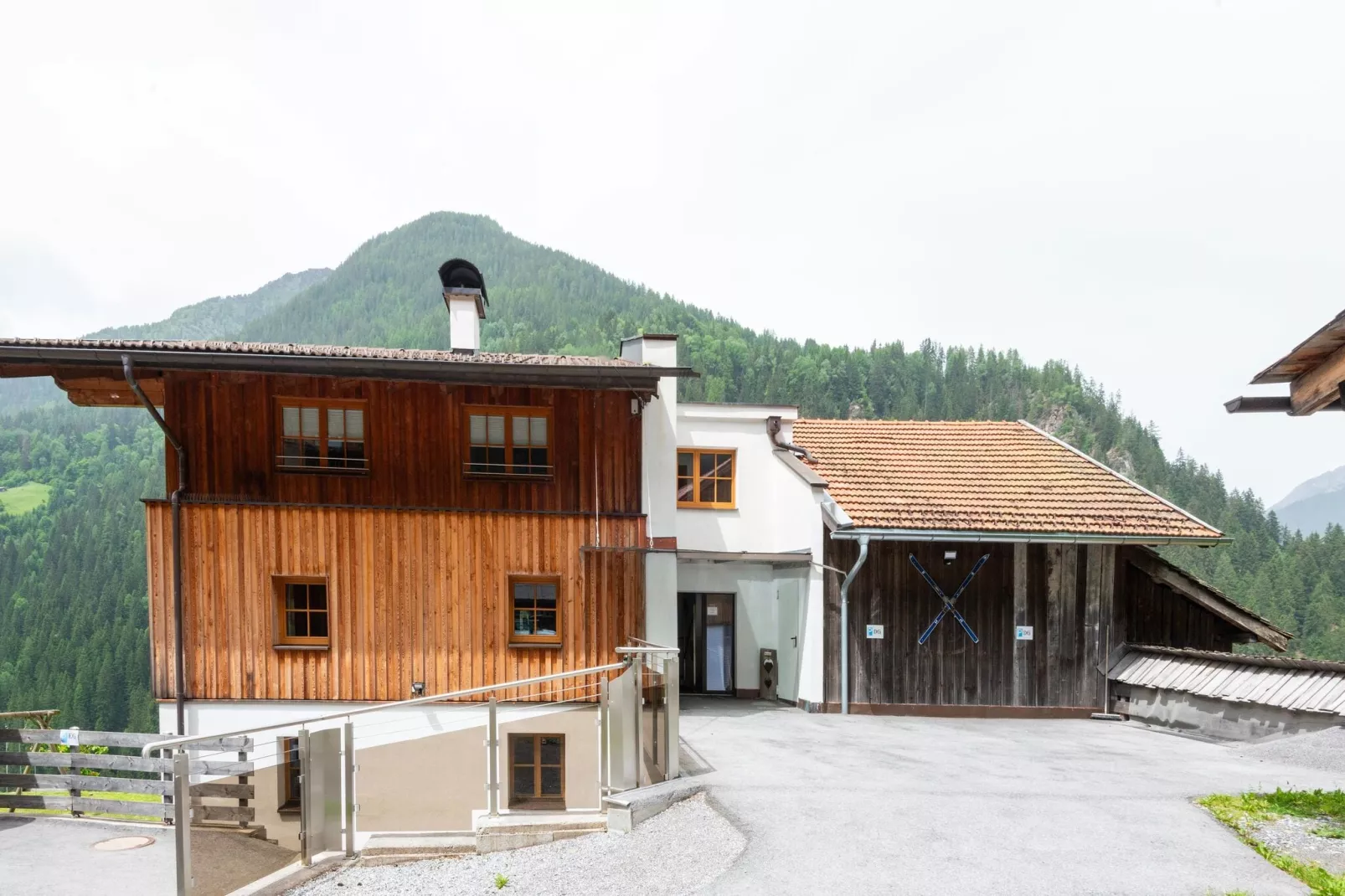 Bergappartement Schernthaner Tobadill-Buitenkant zomer