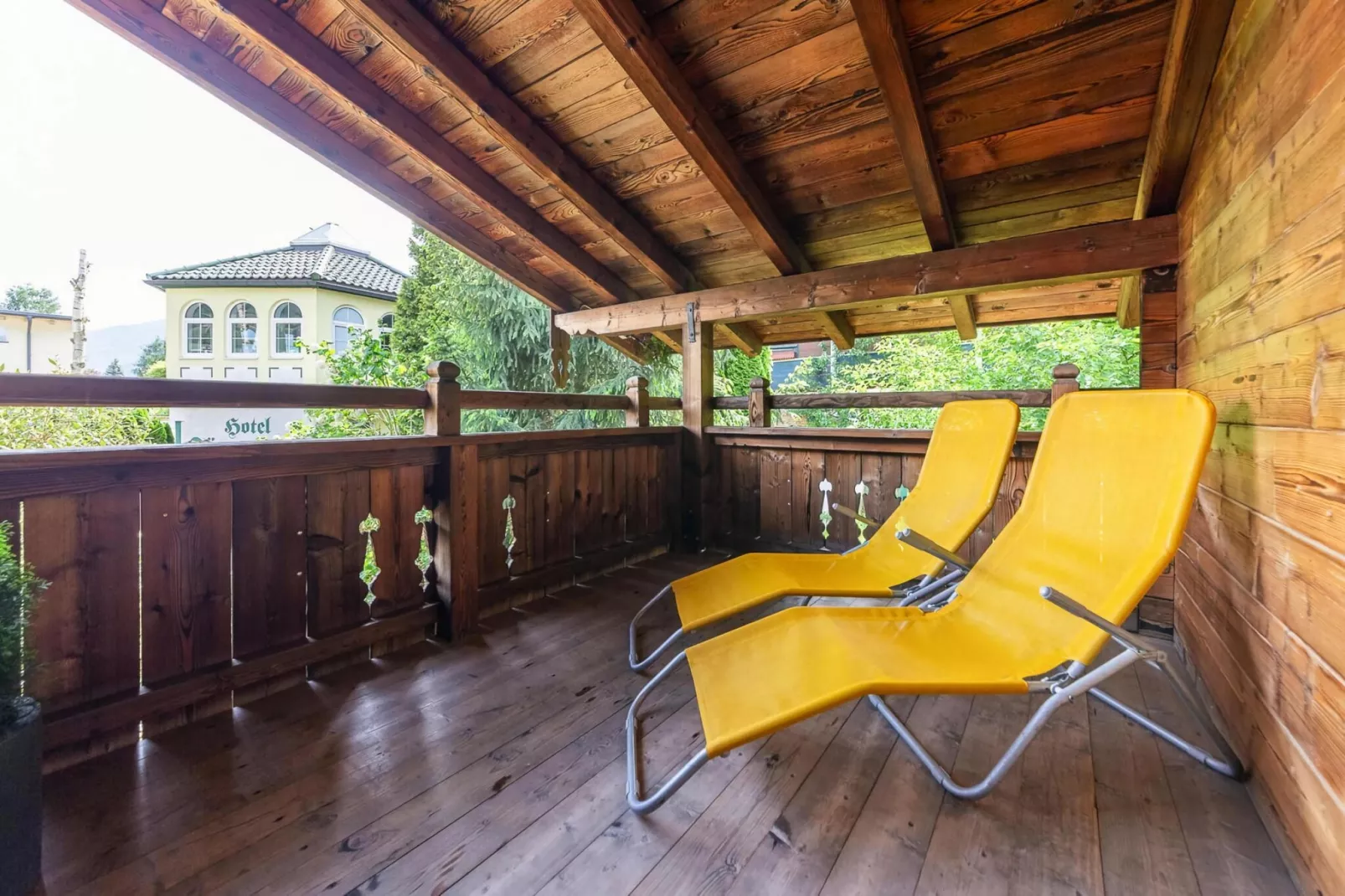 Chalets Almdorf Zillertal Fügen-Haus 4 Personen-Terrasbalkon