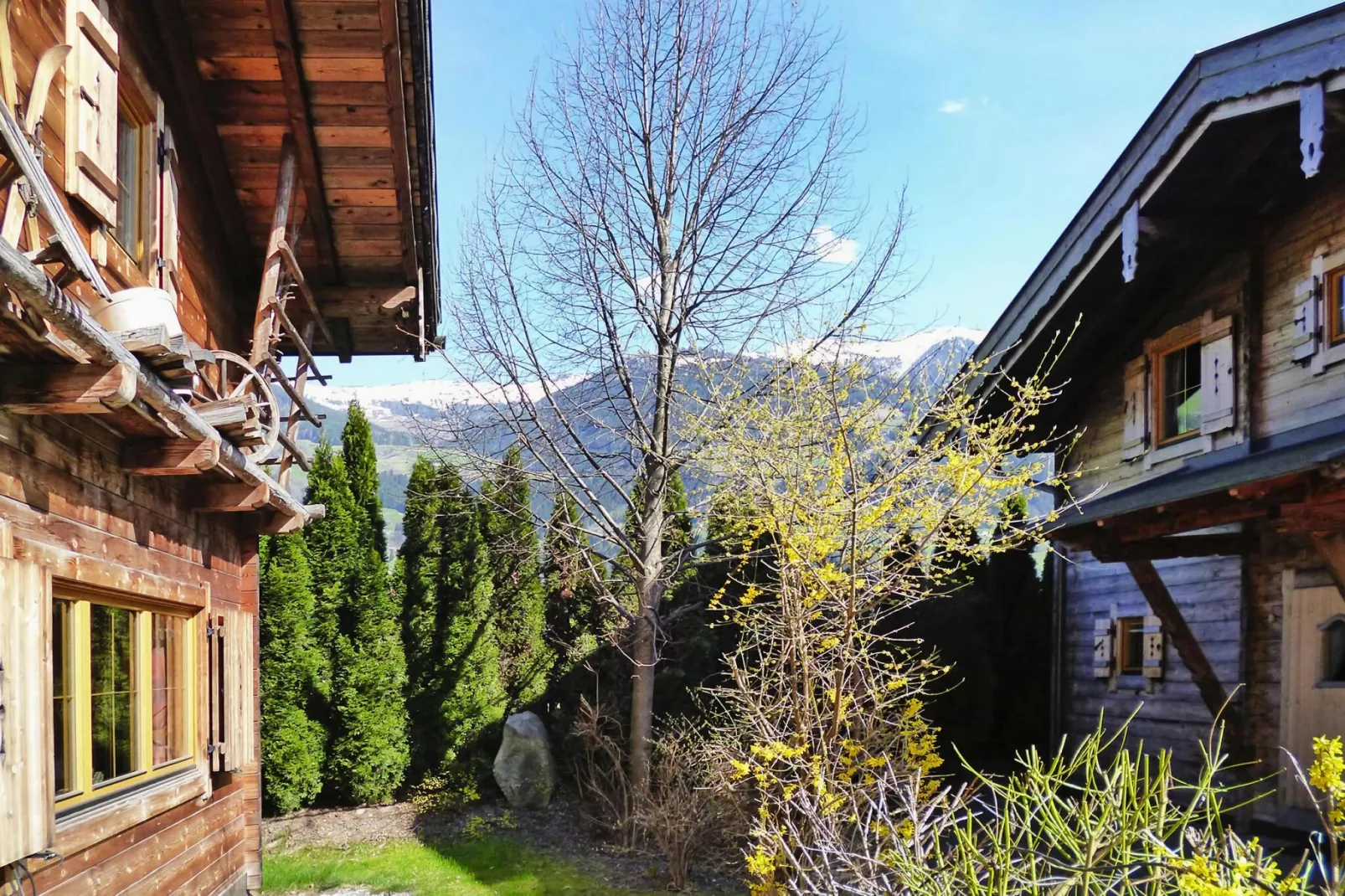 Chalets Almdorf Zillertal Fügen-Haus 4 Personen-Tuinen zomer