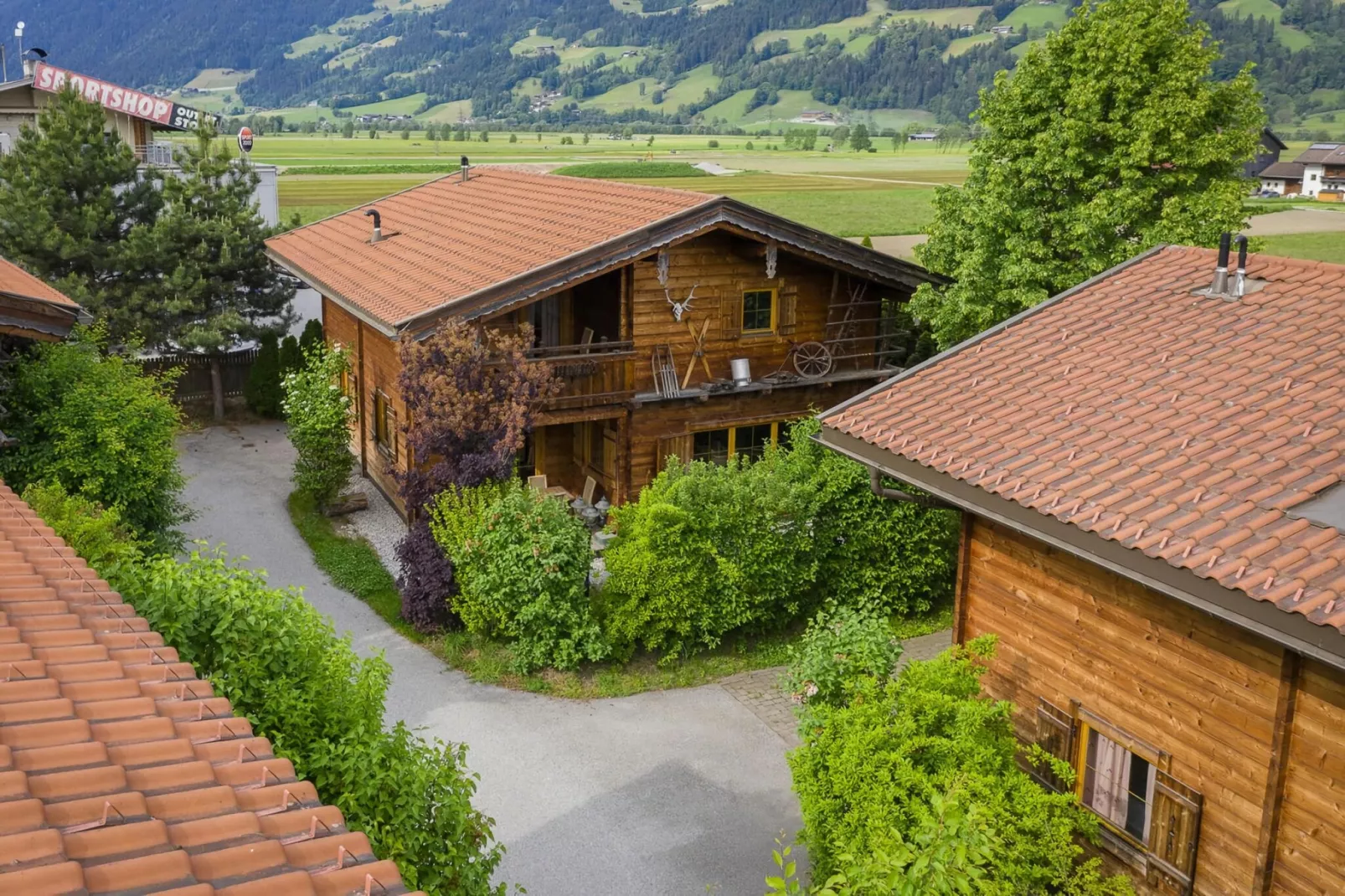 Chalets Almdorf Zillertal Fügen-Haus 4 Personen-Uitzicht zomer