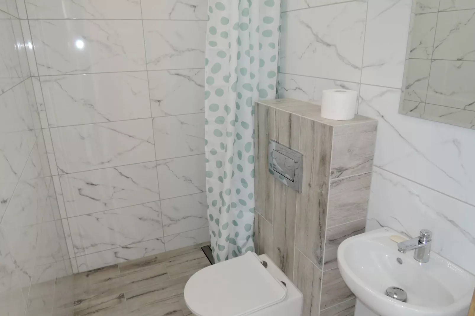 Apartament na 2 piętrze-Badkamer