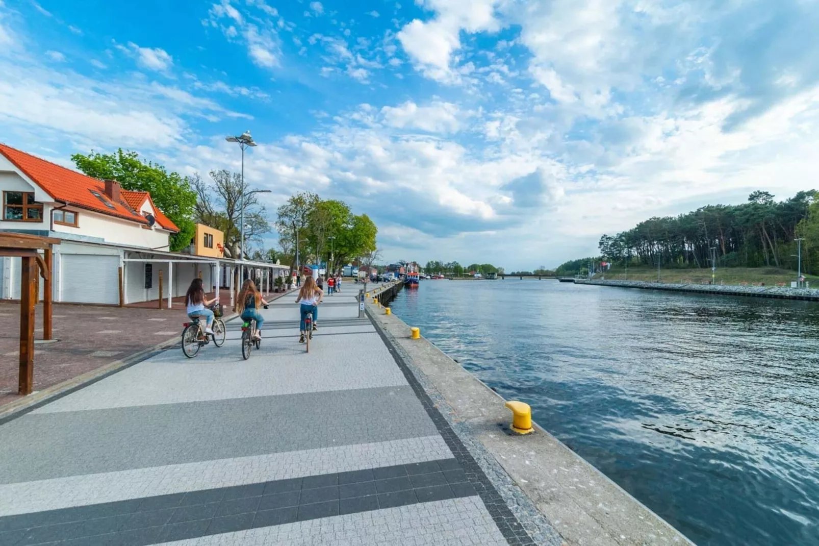 Domki letniskowe PROMYK Mrzeżyno-Gebieden zomer 1km