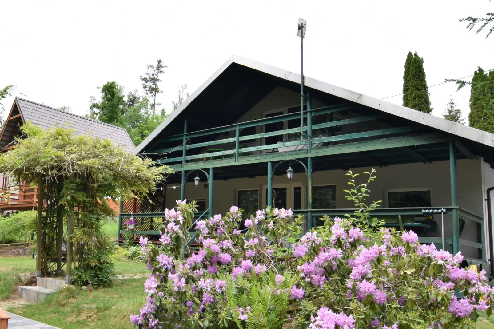 Holiday Home with whirlpool at the lake in Zakowo