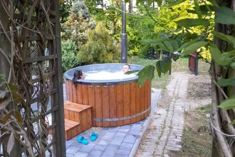 Holiday Home with whirlpool at the lake in Zakowo-Wellness