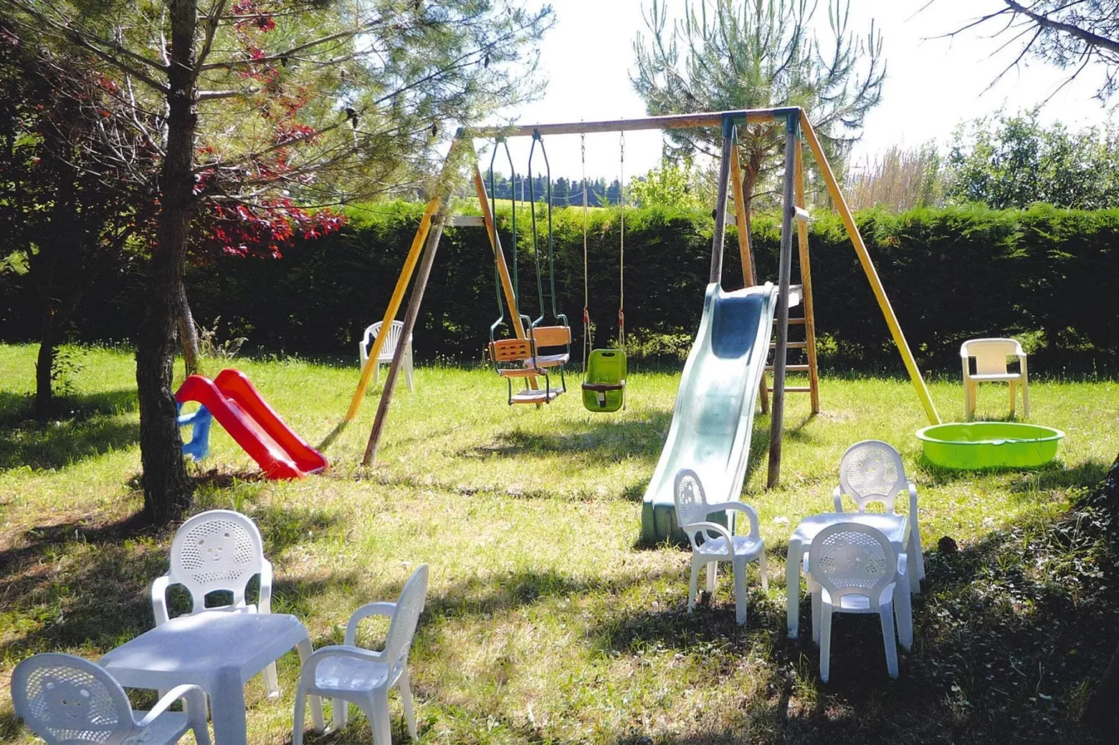 Ferienhaus in Vaison-la-Romaine / Les Pins-Tuinen zomer