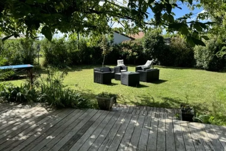 Holiday home Le Porge-Tuinen zomer